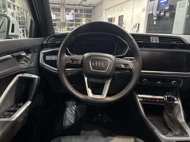 Used 2025 Audi Q3 2.0T Premium image 30
