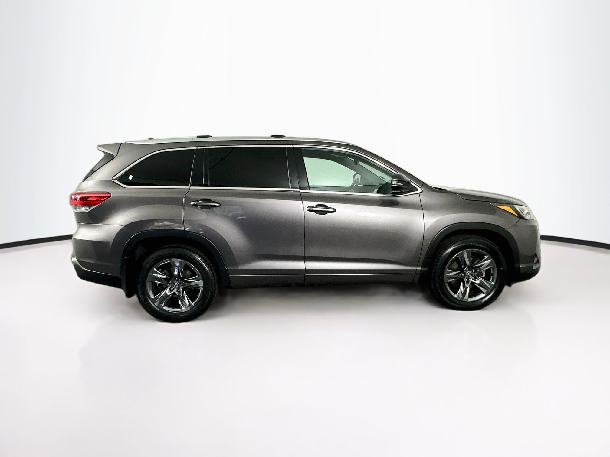Used 2019 Toyota Highlander Limited Platinum w/ Carpet Mat Package (TMS) AWD/4WD image 10