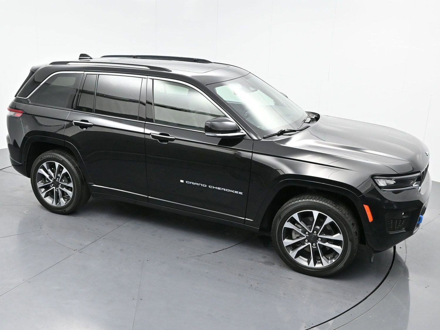Used 2022 Jeep Grand Cherokee Overland AWD/4WD image 43
