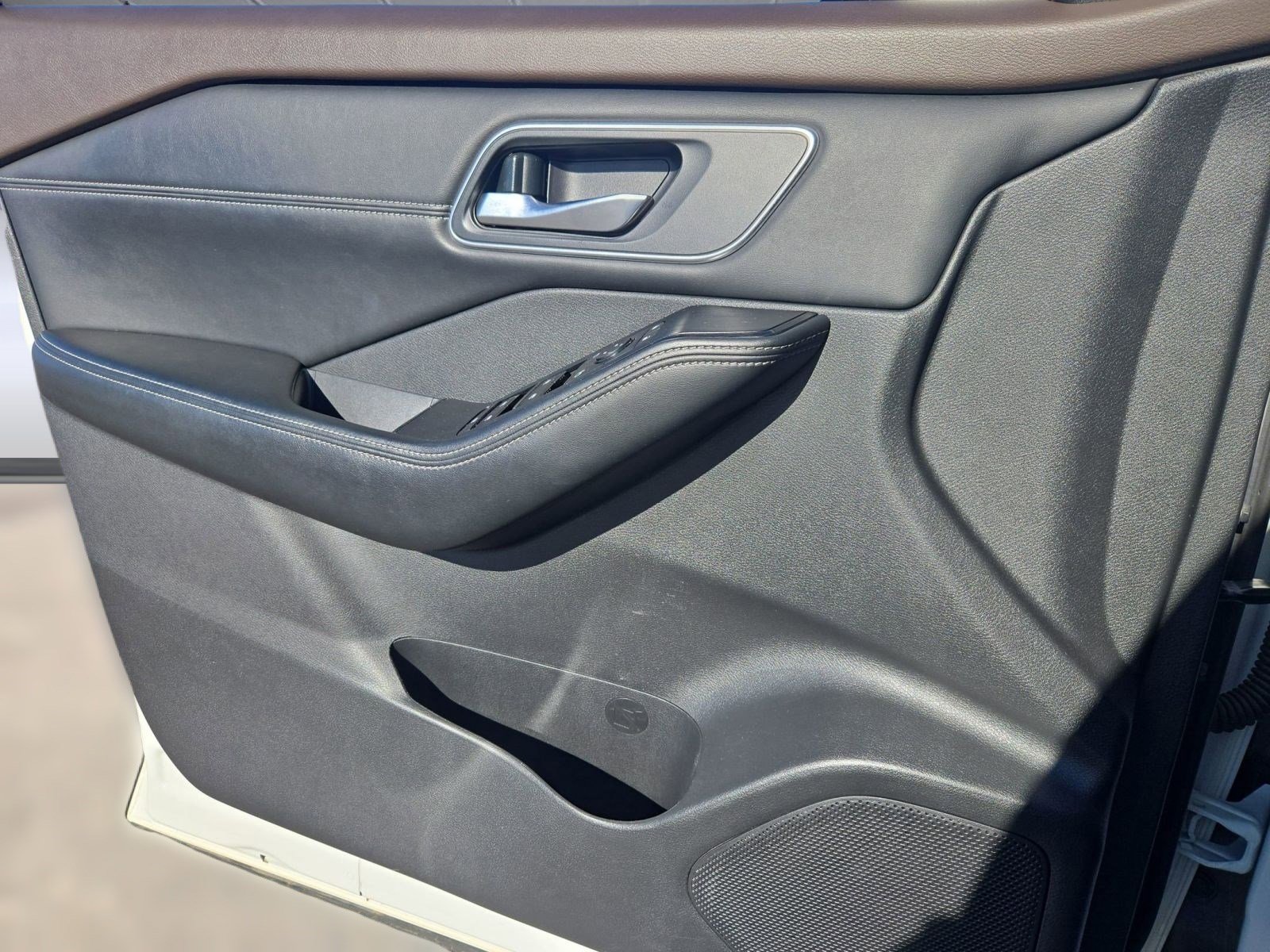 Used 2021 Nissan Rogue SV w/ Premium Package image 13