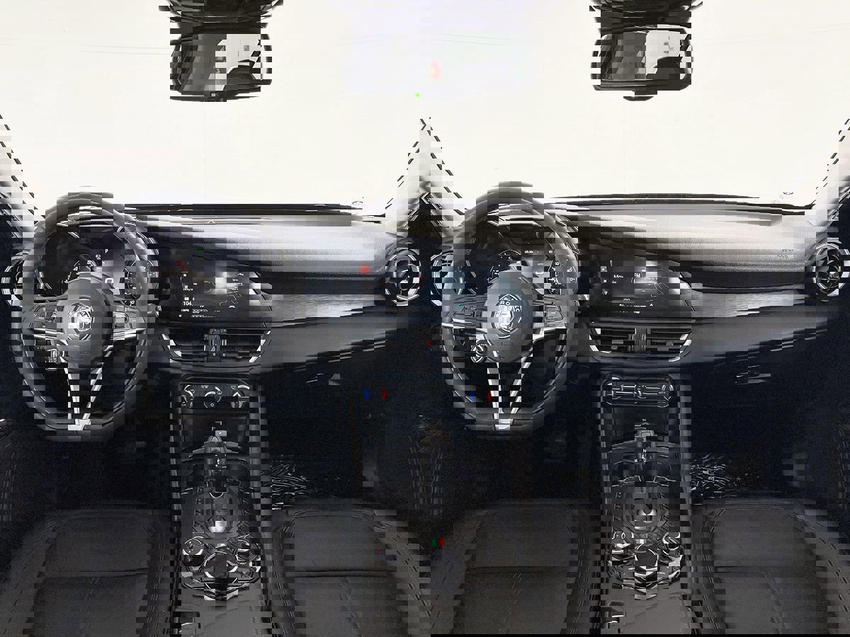 Used 2017 Alfa Romeo Giulia image 47