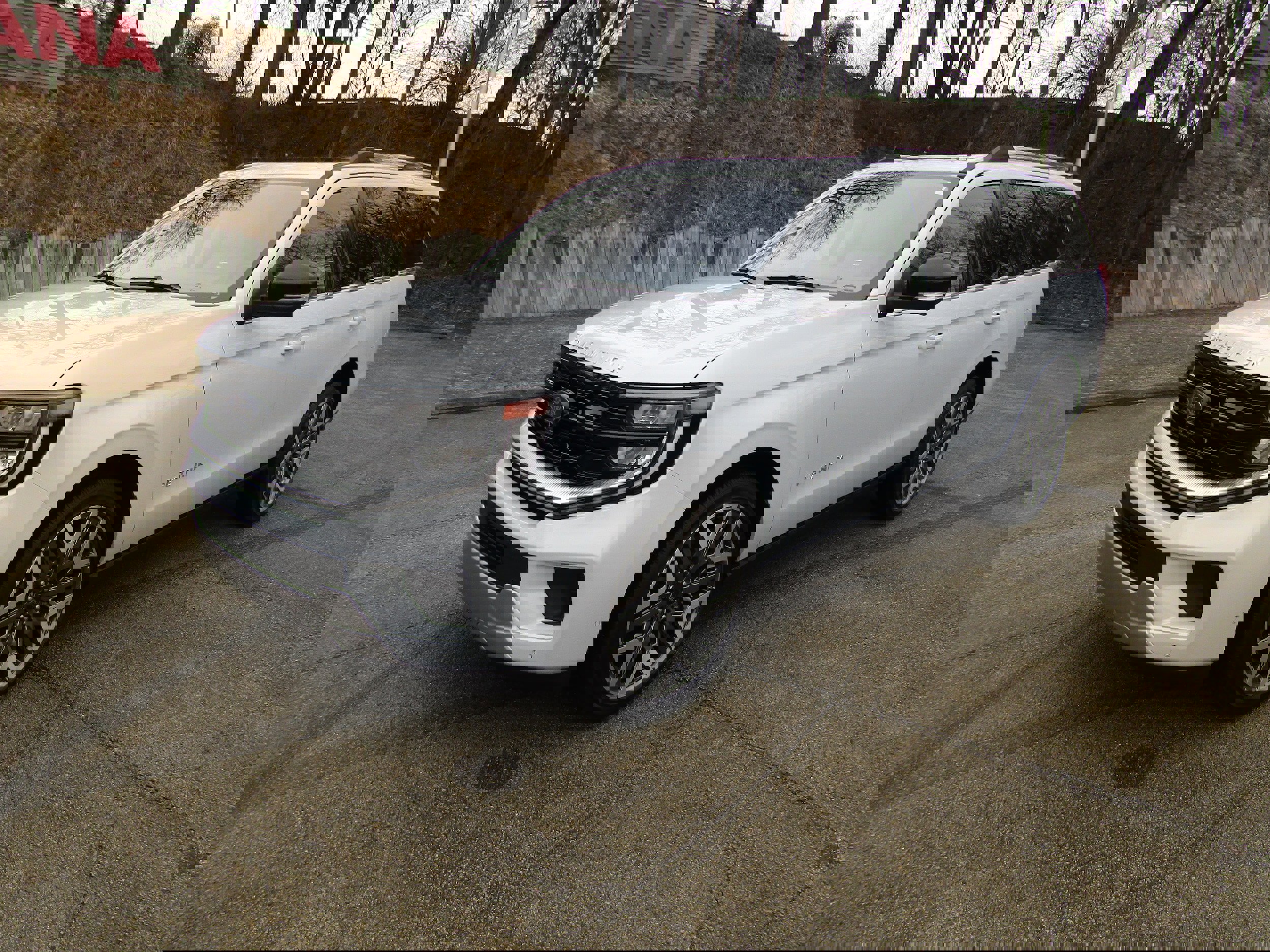 Used 2025 Ford Expedition Platinum w/ Platinum Ultimate Package image 8