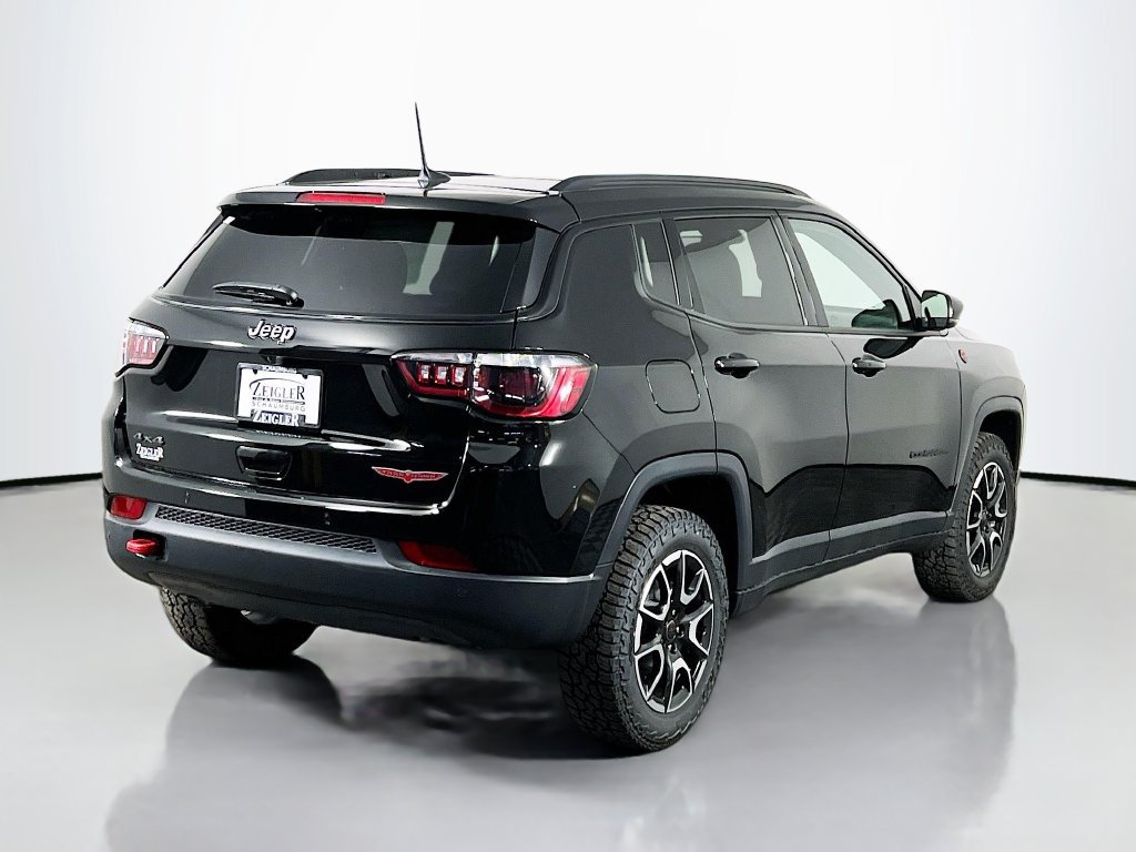 New 2026 Jeep Compass Trailhawk w/ Sun, Sound & Navigation Group AWD/4WD image 7