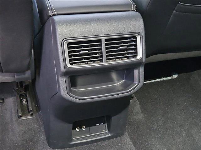 Used 2025 Volkswagen Atlas Cross Sport SE image 17