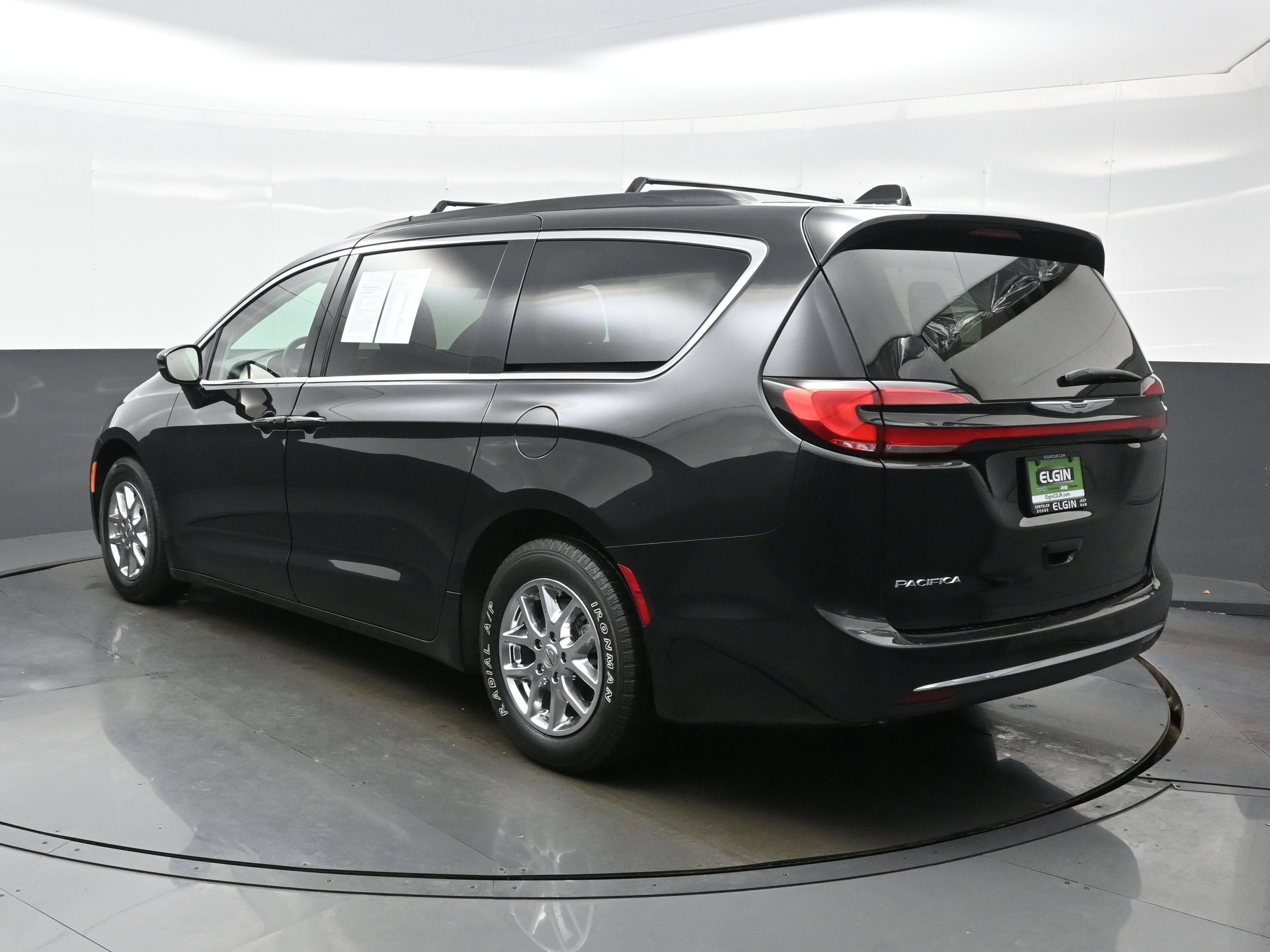 Used 2022 Chrysler Pacifica Touring-L FWD image 5