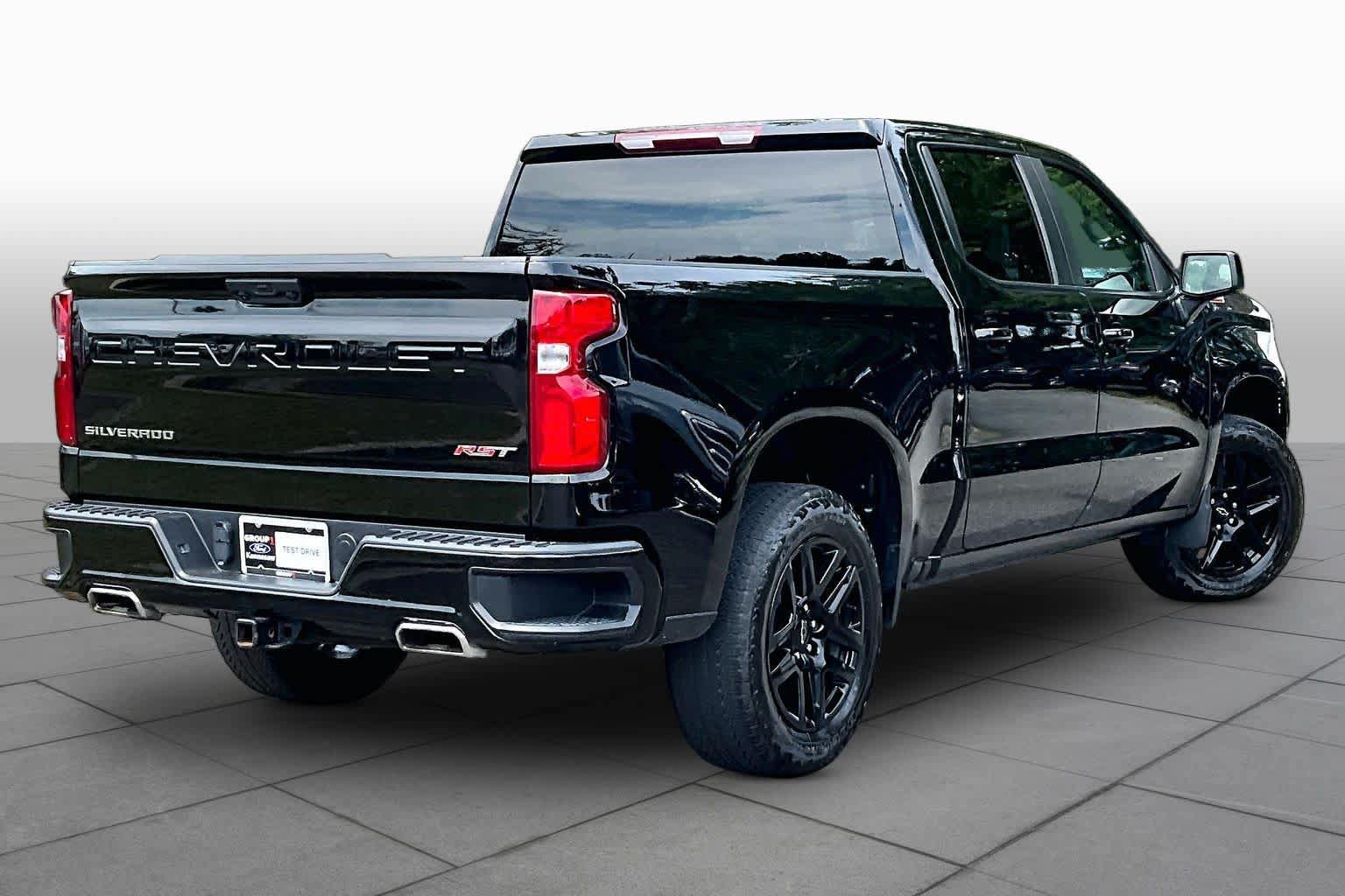 Used 2024 Chevrolet Silverado 1500 RST w/ Z71 Off-Road Package AWD/4WD image 13