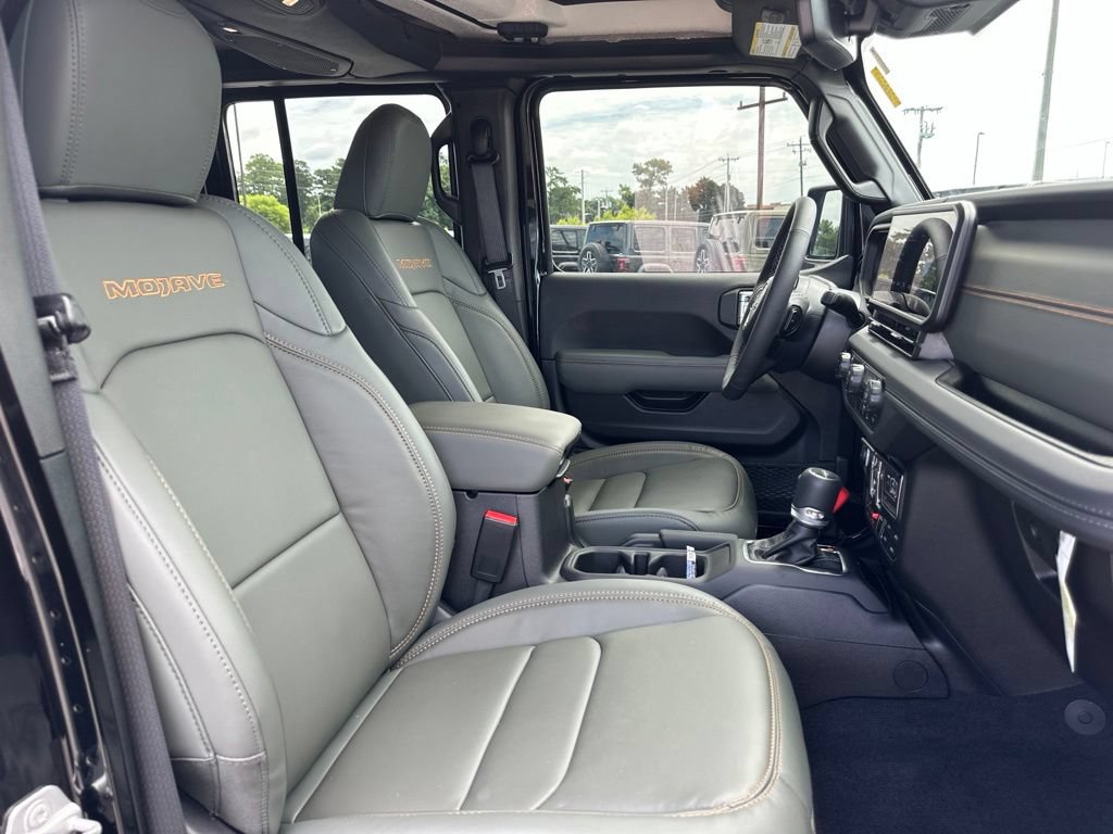 Used 2025 Jeep Gladiator Mojave AWD/4WD image 22
