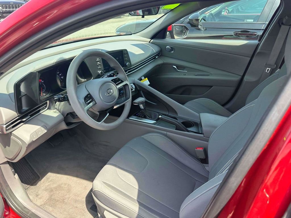 Used 2023 Hyundai Elantra SEL FWD image 12