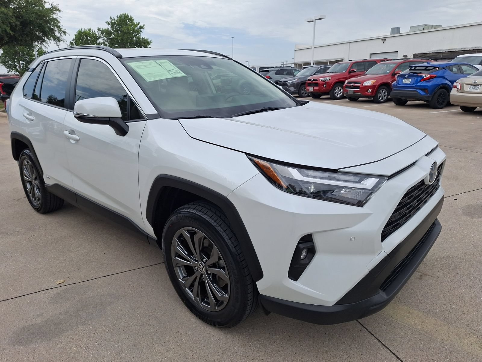 Used 2023 Toyota RAV4 XLE Premium AWD/4WD image 8