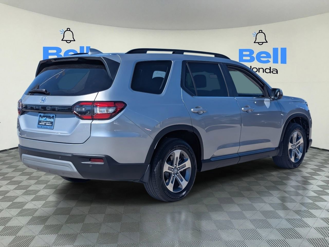 Used 2025 Honda Pilot EX-L image 4