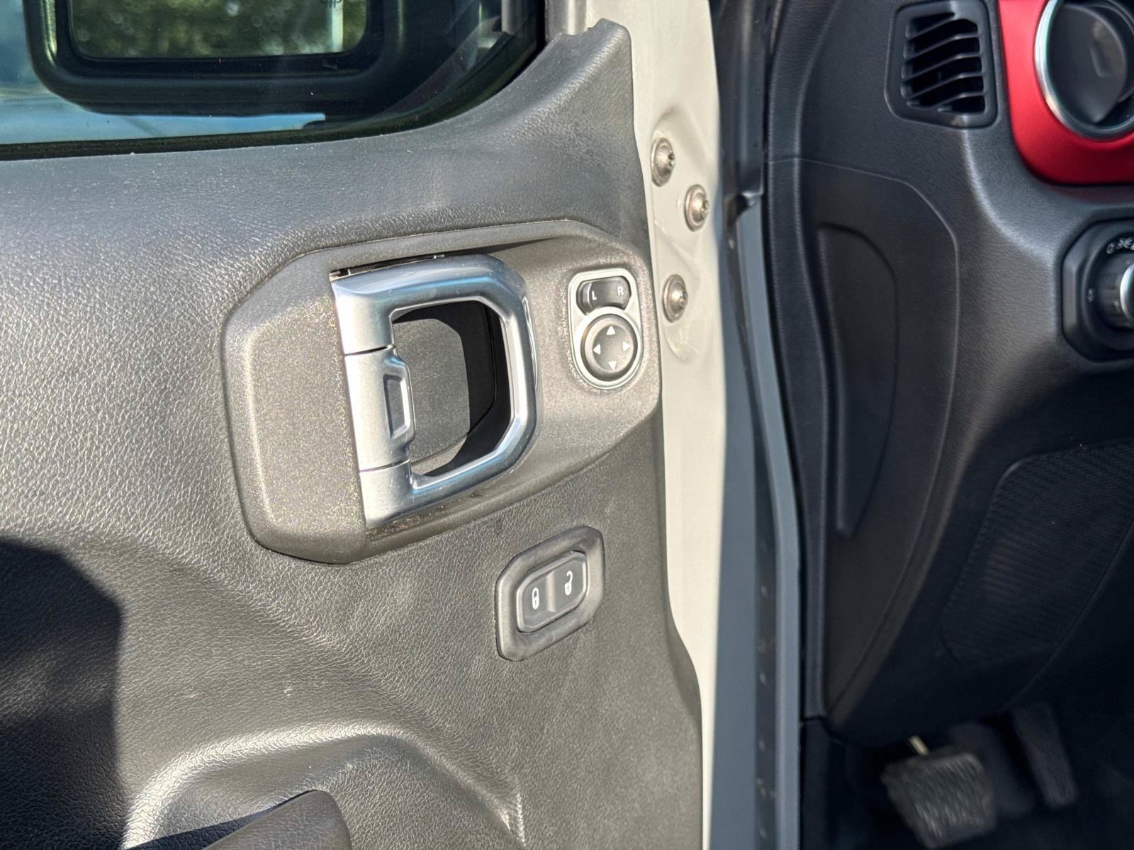 Used 2019 Jeep Wrangler Rubicon w/ Steel Bumper Group AWD/4WD image 12