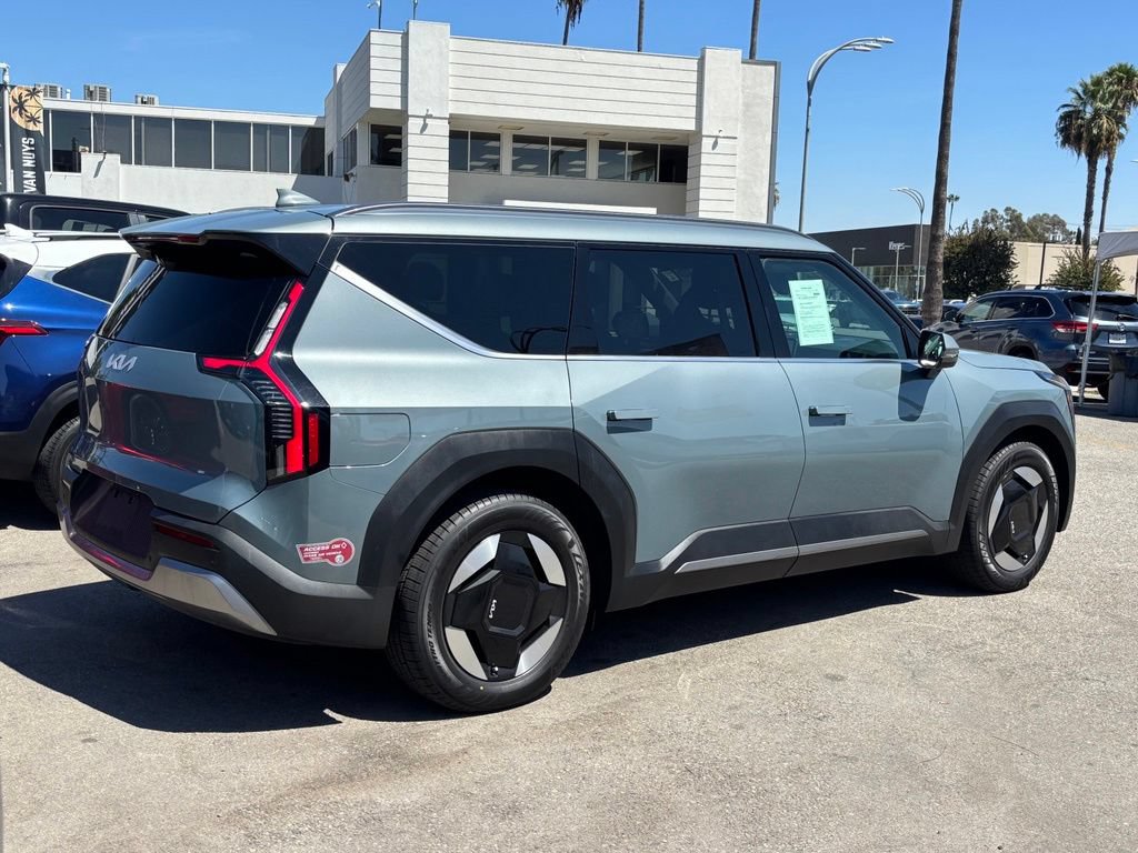 Used 2024 Kia EV9 Wind AWD/4WD image 3