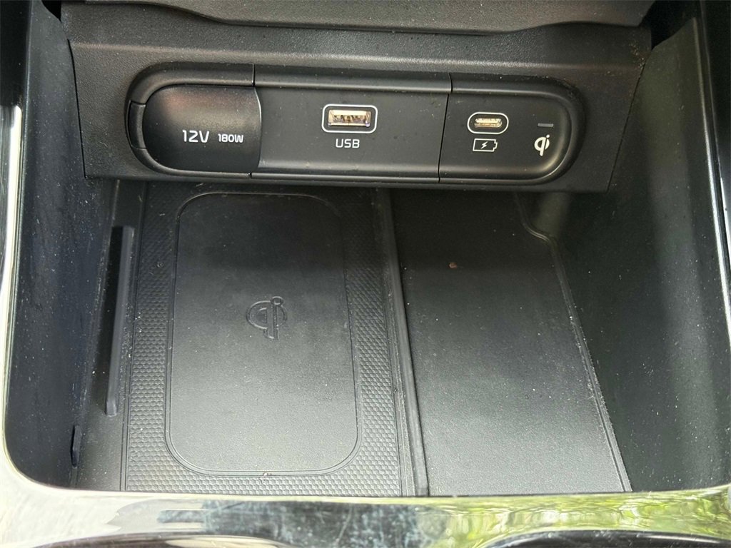 Used 2024 Kia Telluride EX w/ EX Captain's Chair Package image 27