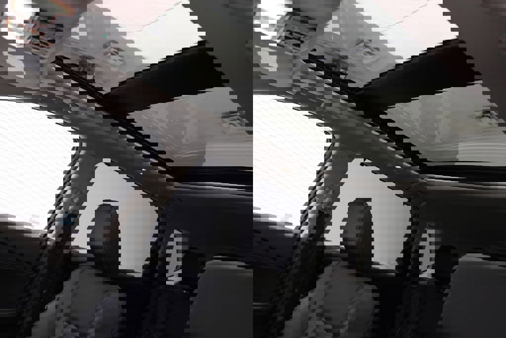 Used 2023 Nissan Rogue SV w/ SV Premium Package image 17