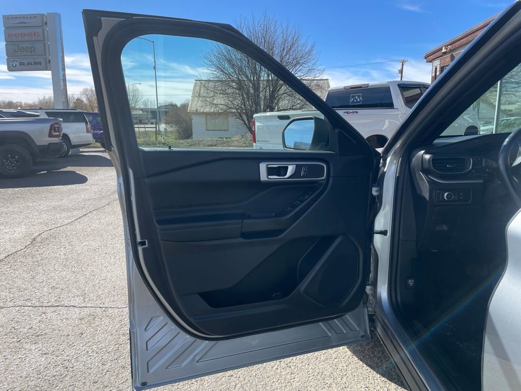 Used 2020 Ford Explorer XLT w/ Equipment Group 202A image 13