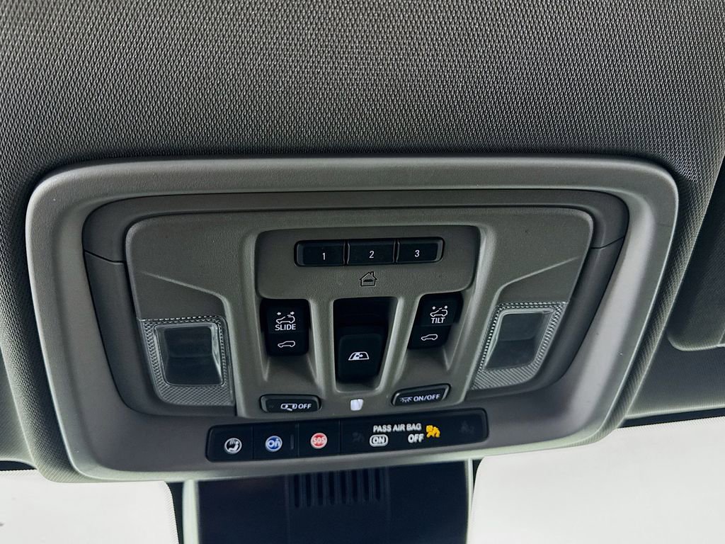 Used 2024 GMC Sierra 3500 SLT w/ SLT Convenience Package image 18
