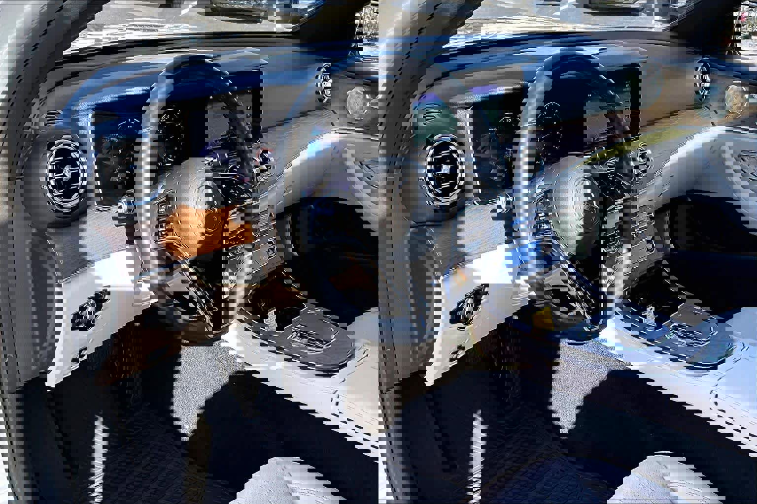 Used 2022 Mercedes-Benz E 350 4MATIC Sedan w/ Driver Assistance Package image 18