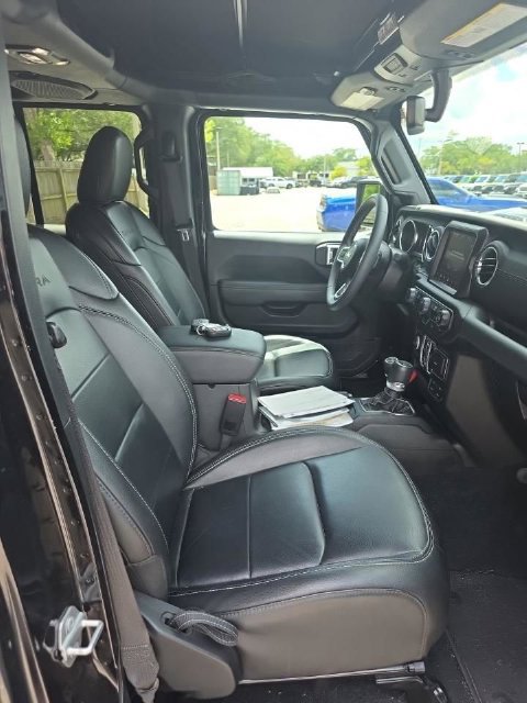 Used 2023 Jeep Wrangler Unlimited Sahara AWD/4WD image 10