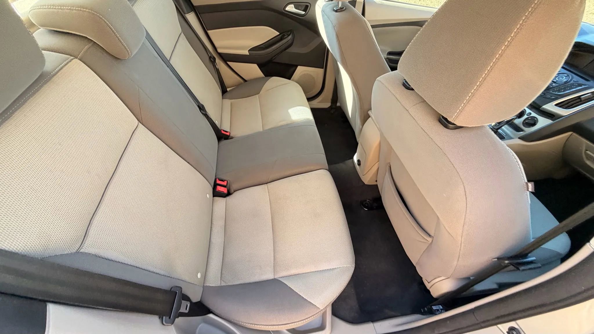 Used 2012 Ford Focus SE image 26