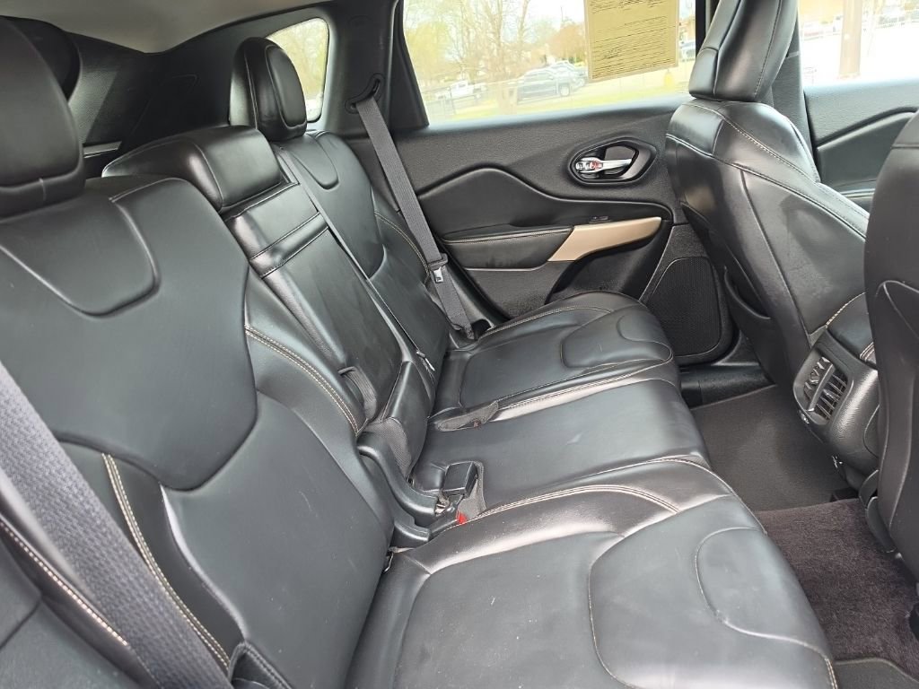 Used 2018 Jeep Cherokee Limited image 31