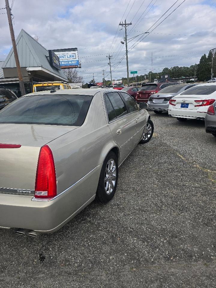 Used 2008 Cadillac DTS Luxury II w/ Trunk Convenience Package FWD image 4