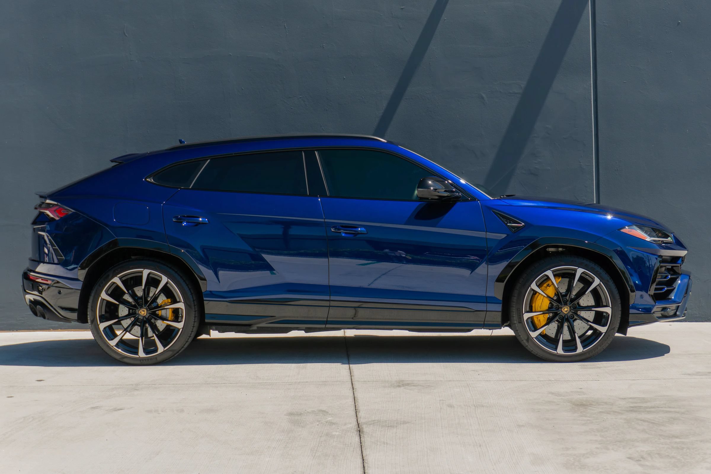 Used 2021 Lamborghini Urus AWD/4WD image 6