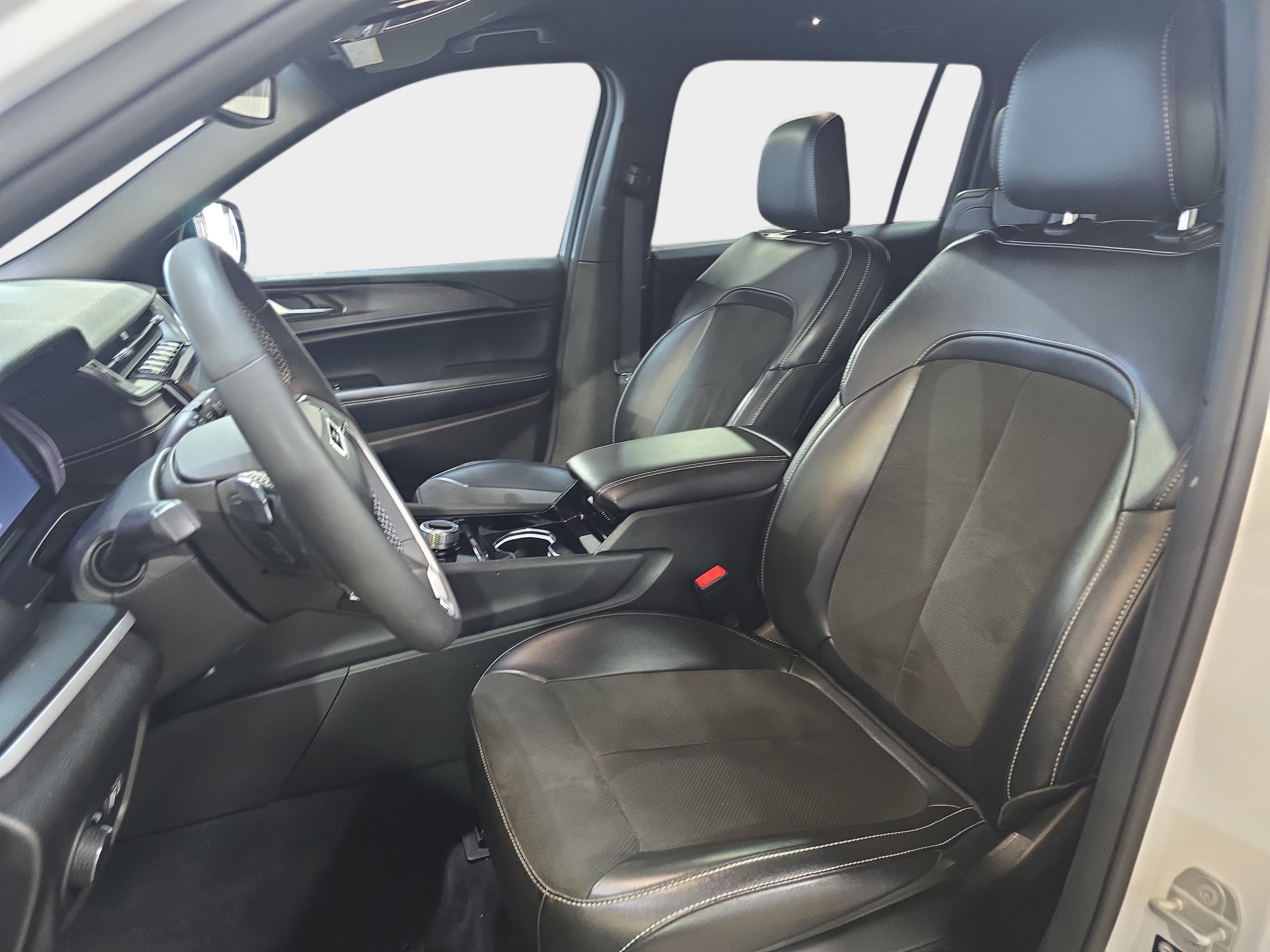 Used 2023 Jeep Grand Cherokee L Laredo AWD/4WD image 12