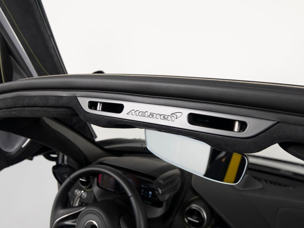 Used 2024 McLaren 750S Spider RWD image 33
