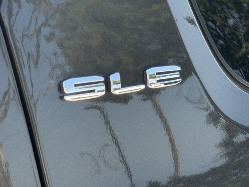 Used 2020 GMC Acadia SLE w/ Driver Convenience Package FWD image 9