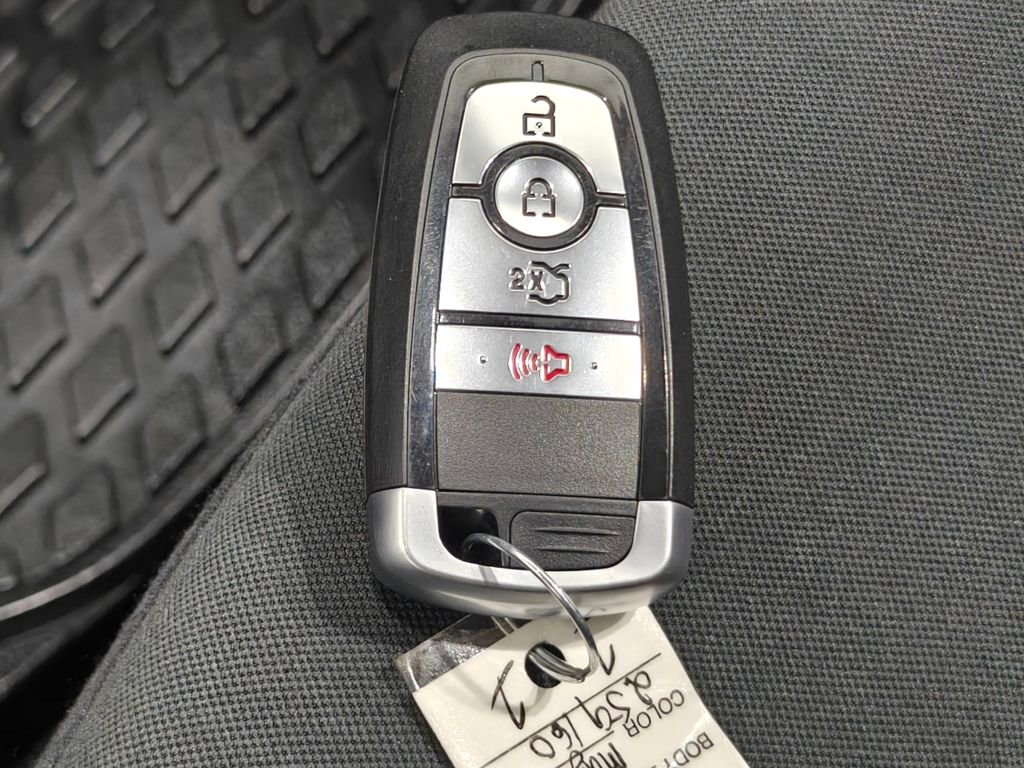 Used 2020 Ford Fusion SE image 13