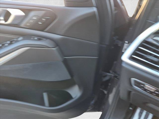 Used 2022 BMW X5 sDrive40i w/ M Sport Package RWD image 10