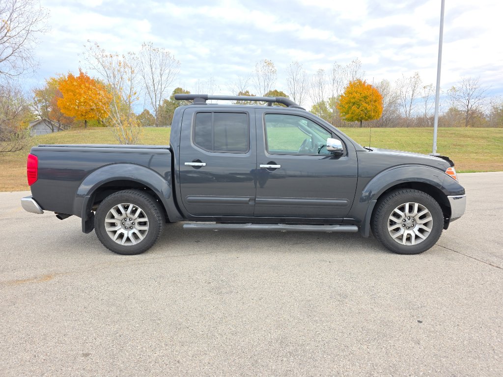 Used 2011 Nissan Frontier SL w/ Moonroof Pkg image 2