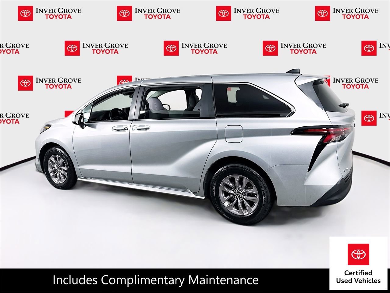 Certified 2025 Toyota Sienna LE image 7