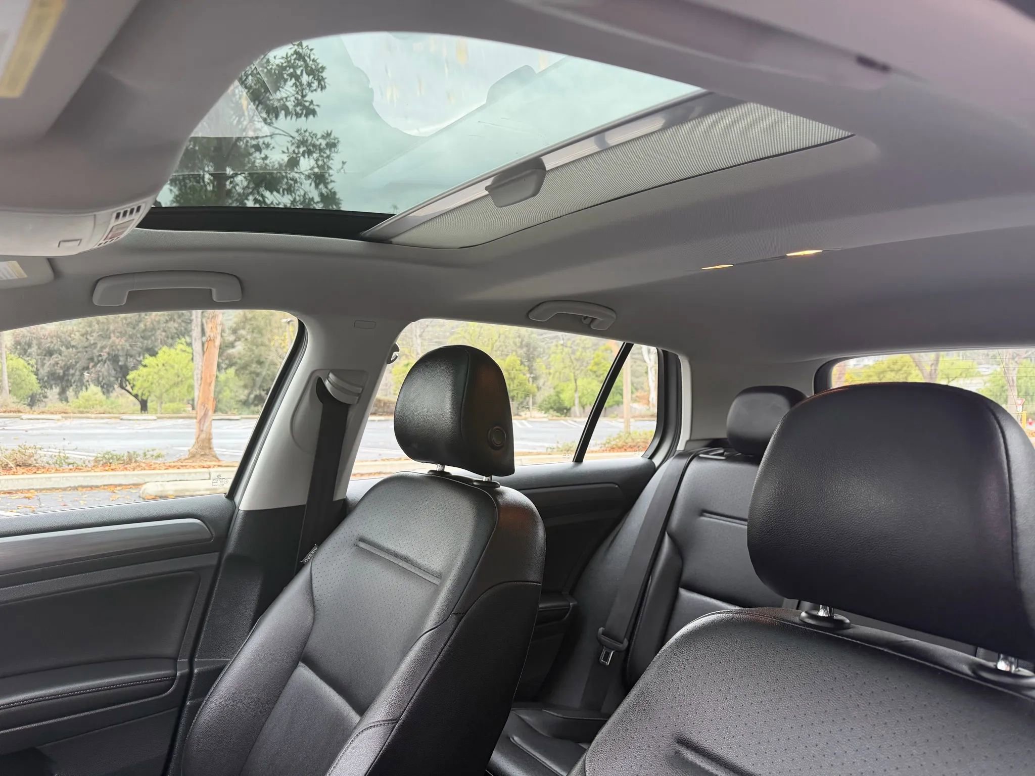 Used 2018 Volkswagen Golf SE image 13