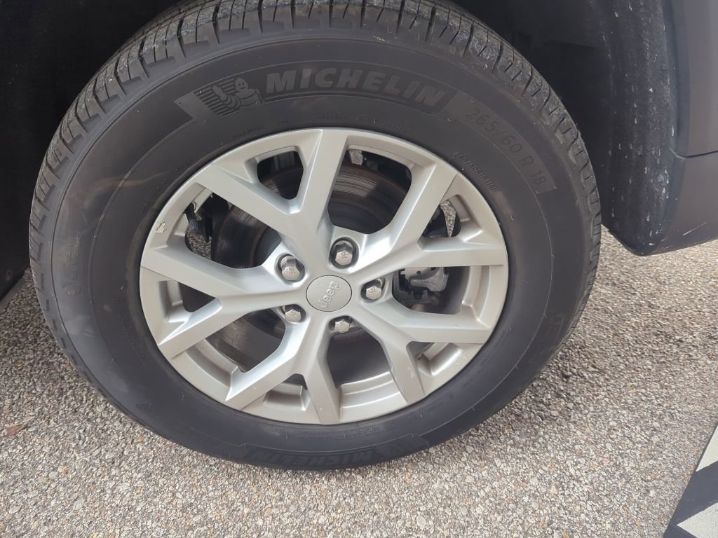 Used 2024 Jeep Grand Cherokee Limited image 12