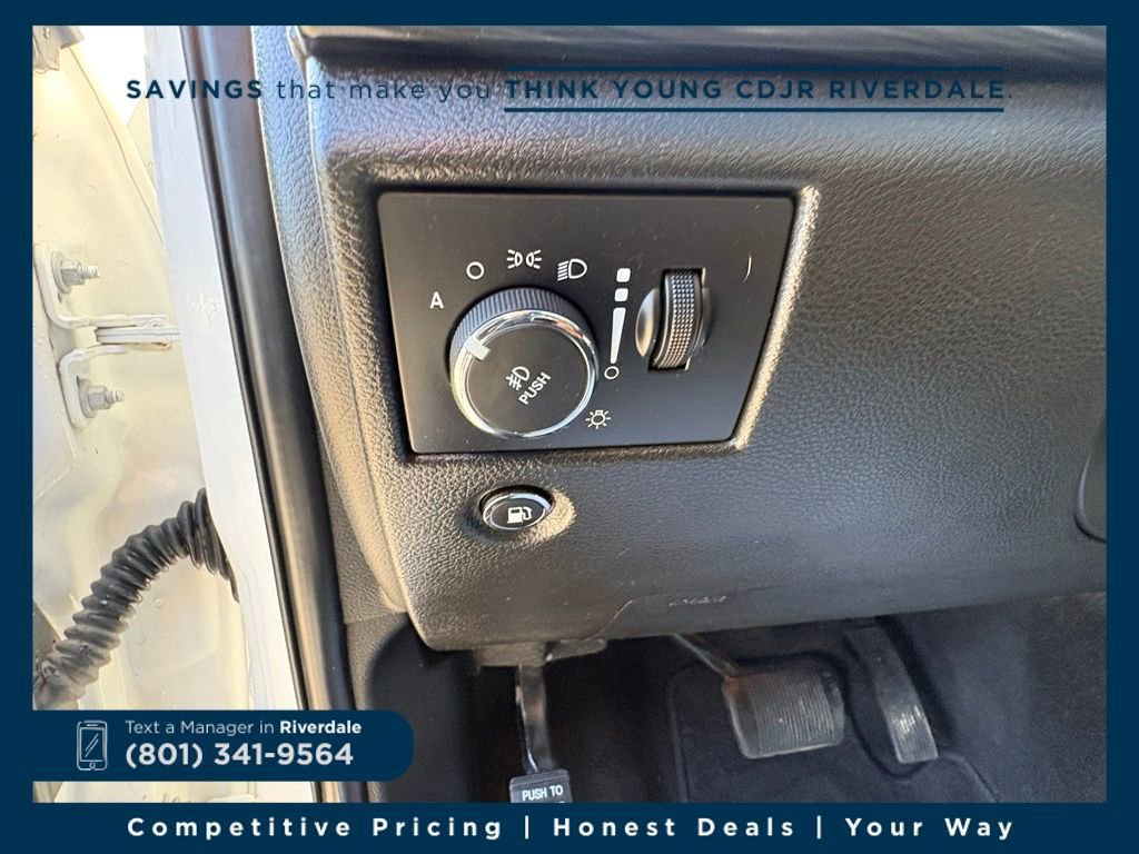 Used 2022 Jeep Grand Cherokee Laredo X image 24
