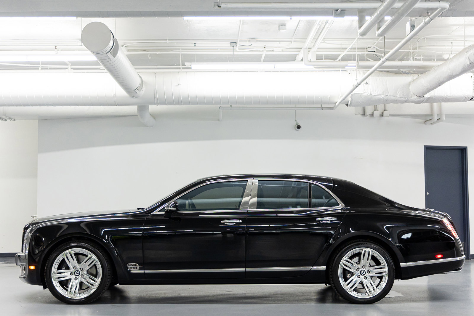 Used 2016 Bentley Mulsanne RWD image 2