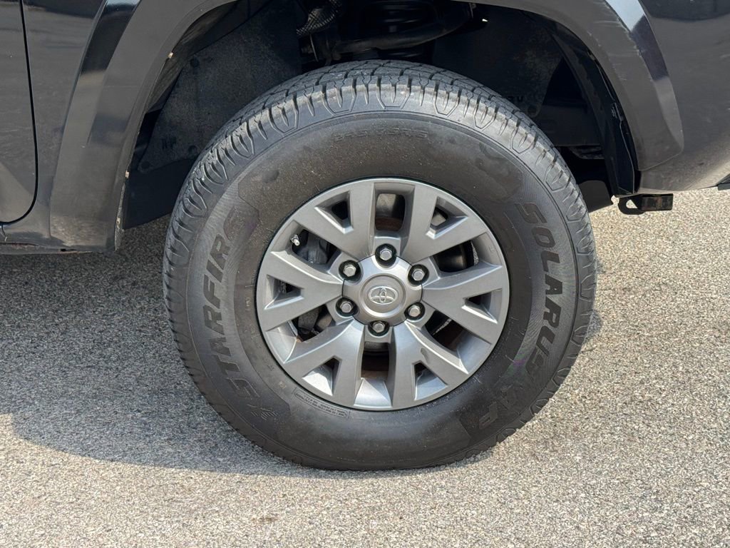 Used 2016 Toyota Tacoma SR5 w/ SR5 Appearance Package (SN) AWD/4WD image 8