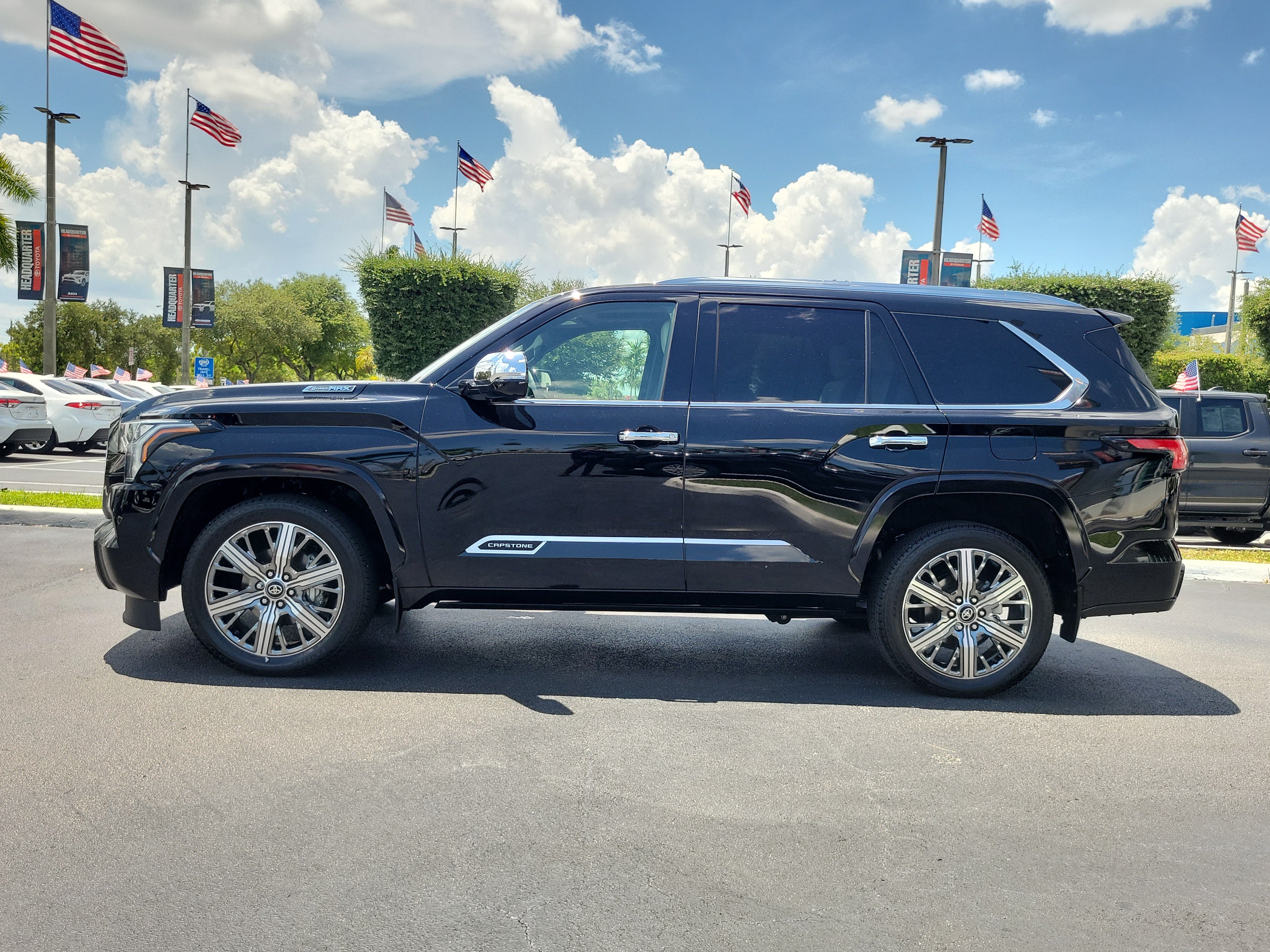 Used 2025 Toyota Sequoia Capstone AWD/4WD image 7