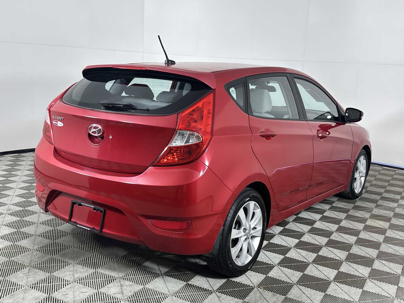 Used 2014 Hyundai Accent SE FWD image 13