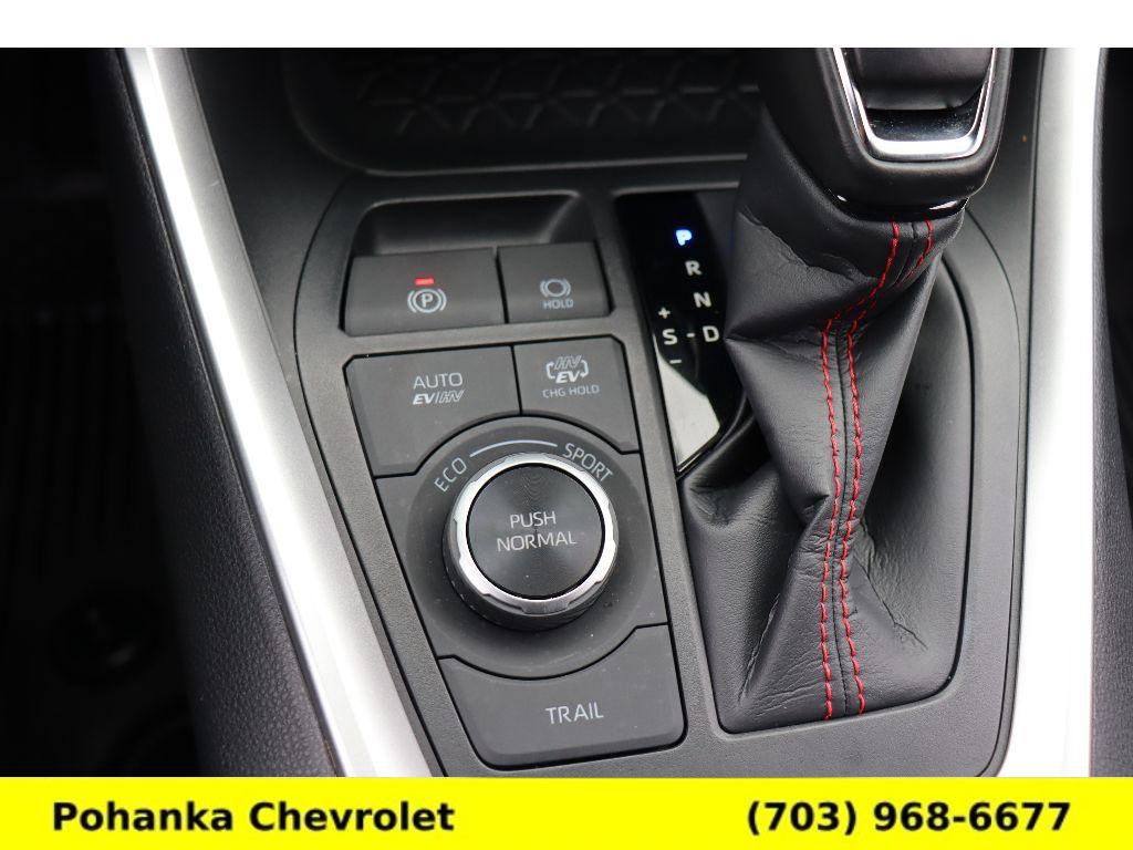 Used 2024 Toyota RAV4 SE image 17