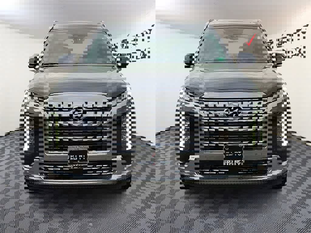 Used 2023 Hyundai Palisade Calligraphy image 2