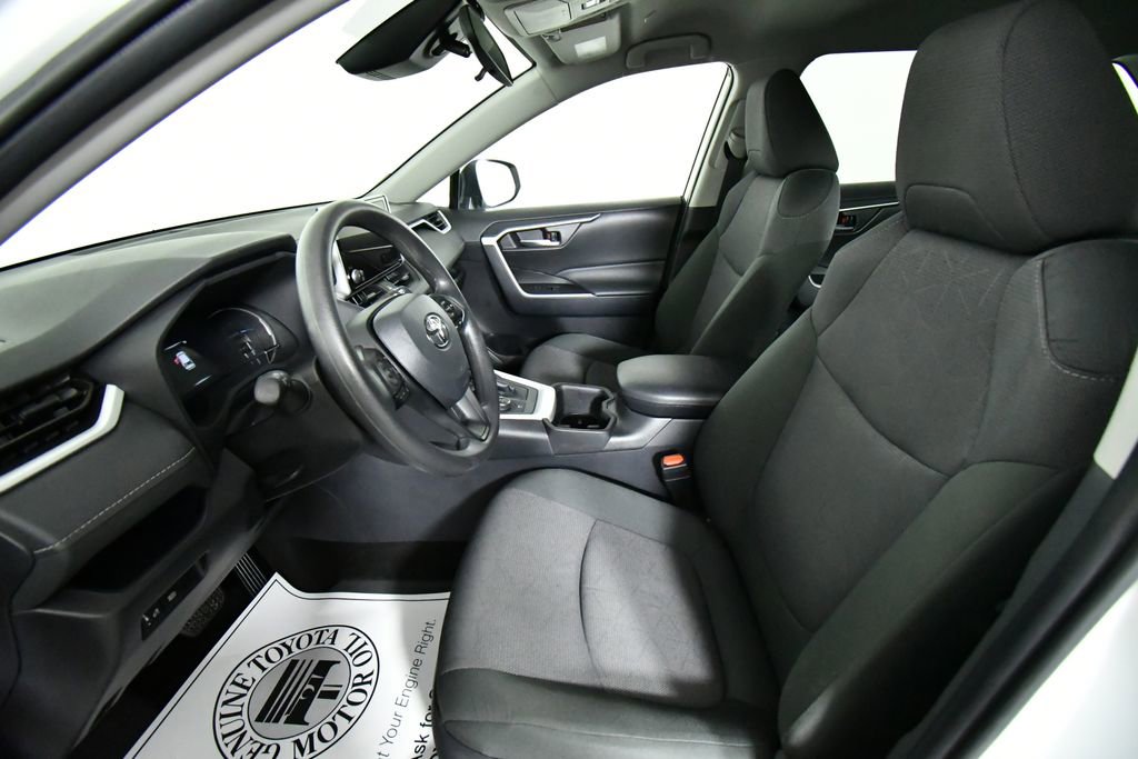 Used 2025 Toyota RAV4 XLE image 5