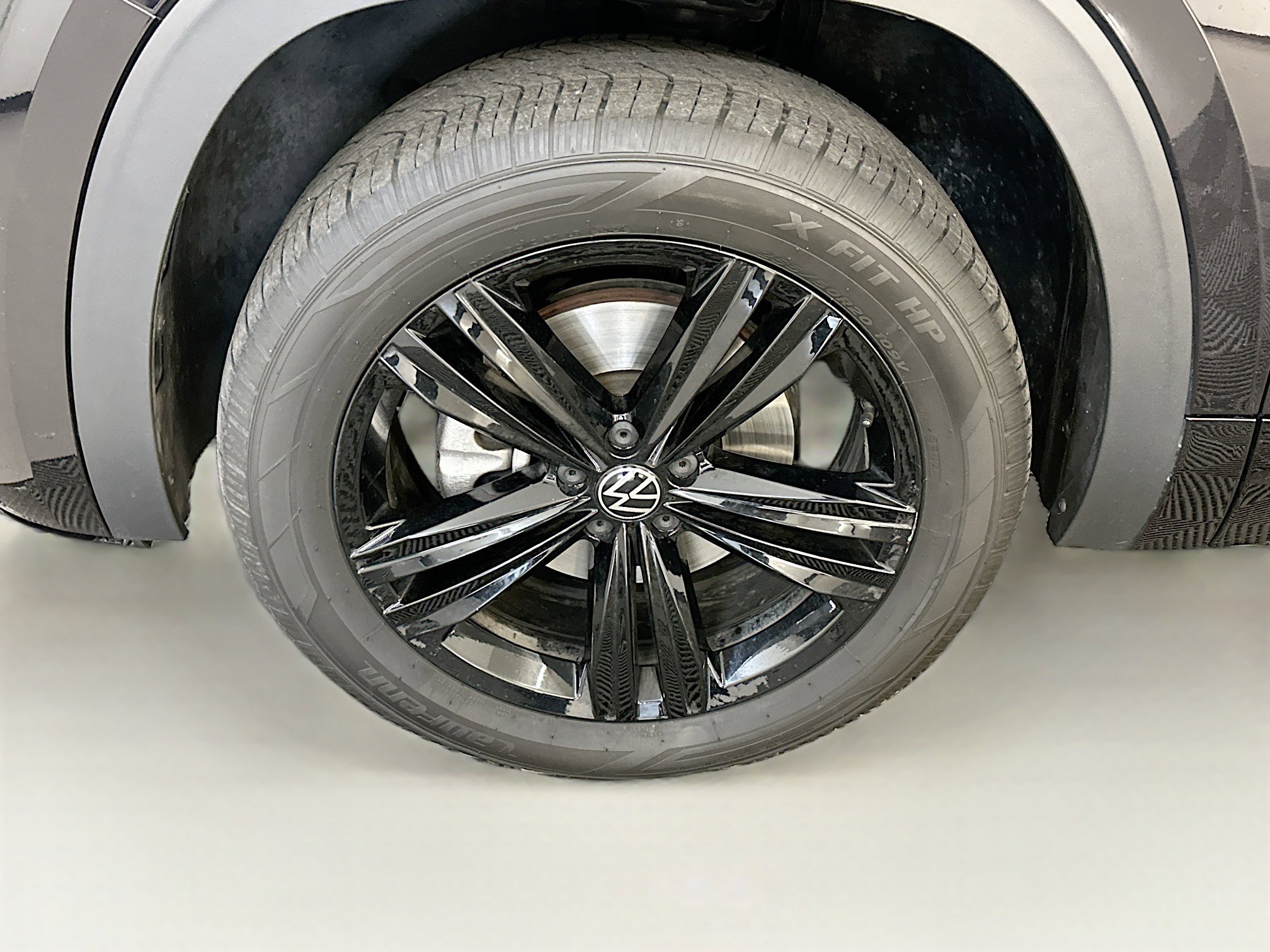 Used 2023 Volkswagen Atlas SEL R-Line image 11