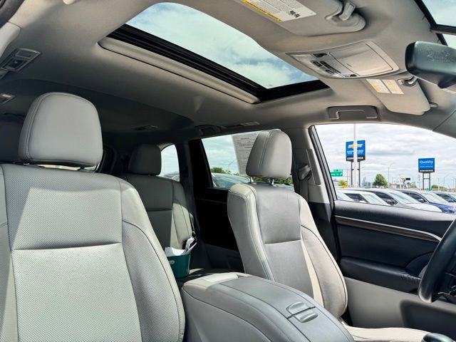Used 2016 Toyota Highlander Limited AWD/4WD image 22