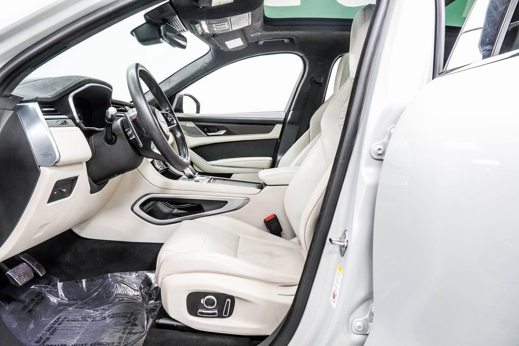 Used 2021 Jaguar F-PACE SVR image 40