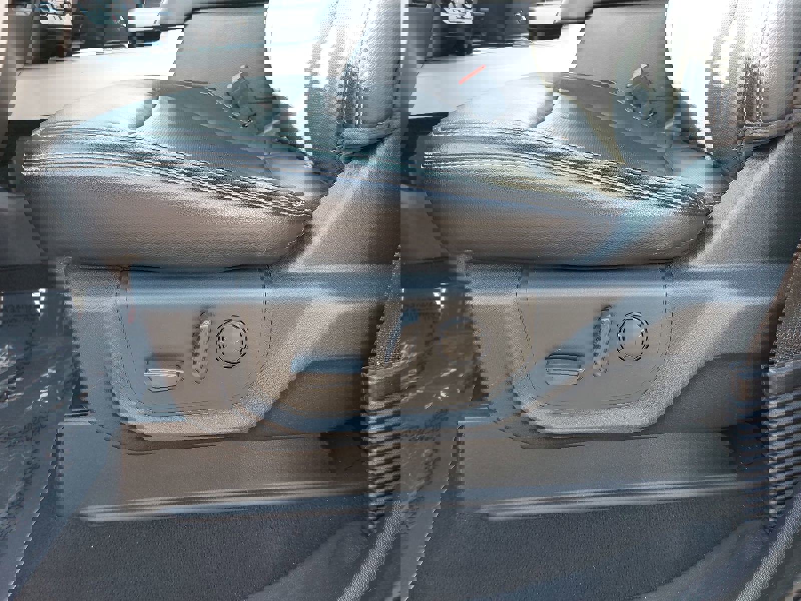 Used 2020 Ford F250 Lariat w/ Tremor Off-Road Package image 31