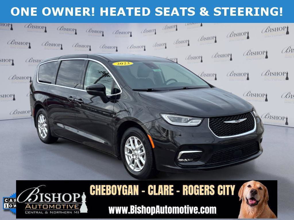 Used 2023 Chrysler Pacifica Touring-L image 1