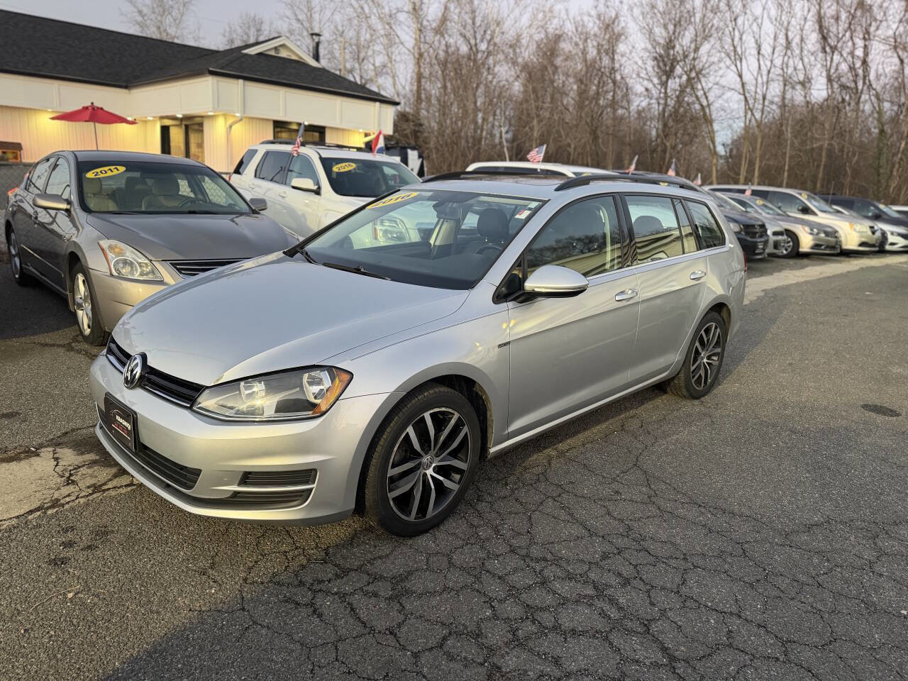 Used 2016 Volkswagen Golf Limited Edition FWD image 1