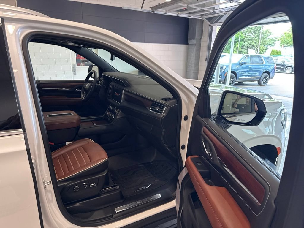 Used 2023 GMC Yukon Denali Ultimate w/ LPO, Floor Liner Package AWD/4WD image 12